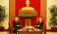 ท่าน Nguyen Phu Trong เลขาธิการใหญ่พรรคคอมมิวนิสต์หารือกับประธานาธิบดีสิงคโปร์