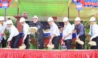 พิธีวางศิลาฤกษ์ก่อสร้างศูนย์อเนกประสงค์ของชุมชนชาวเวียดนาม ณ เมืองเสียมราฐ ประเทศกัมพูชา