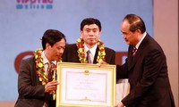 พิธีมอบรางวัล “ความคิดประดิษฐ์ด้านวิทยาศาสตร์เทคโนโลยี่เวียดนามและรางวัล WIPO ปี 2011