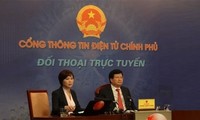 รัฐมนตรีว่าการกระทรวงการก่อสร้างเวียดนามสนทนาออนไลน์กับประชาชน