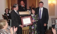 รัฐมนตรีสาธารณสุขเวียดนามเข้าร่วมฟอรั่มผู้นำสาธารณสุขฮาเวิร์ด 2012