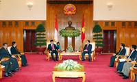 นายกรัฐมนตรีเวียดนามพบปะกับประธานรัฐสภาอินโดนีเซีย