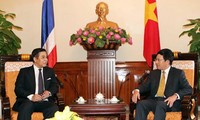 รองนายกรัฐมนตรีและรัฐมนตรีต่างประเทศฝ่ามบิ่งมิงห์ต้อนรับรักษาการรัฐมนตรีกระทรวงการต่างประเทศไทย
