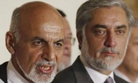อัฟกานิสถาน - คู่แข่งชิงตำแหน่งประธานาธิบดีลงนามในข้อตกลงแบ่งอำนาจ