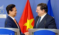 นายกรัฐมนตรีเหงียนเติ๊นหยุง : เวียดนามมีความประสงค์ที่จะขยายความสัมพันธ์ในทุกด้านกับอียู