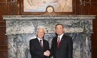 ท่านเหงียนฟู้จ่องพบปะกับประธานวุฒิสภาญี่ปุ่น