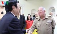 ประธานประเทศเจืองเติ๊นซางพบปะกับชมรมชาวเวียดนามที่อาศัยในคิวบา