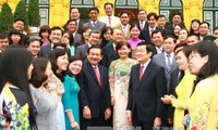 ประธานประเทศเจืองเติ๊นซางให้การต้อนรับคณะเจ้าหน้าที่อำเภอกู๋จี นครโฮจิมินห์