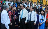 ประธานประเทศเจิ่นด่ายกวางพบปะกับนักเรียนและนักศึกษาชนกลุ่มน้อยดีเด่นปี 2016