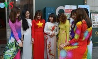  “อ๊าวหย่าย” -ชุดเสื้อยาวประจำชาติของเวียดนามในประเทศสาธารณรัฐเกาหลี