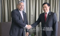 รองนายกรัฐมนตรีและรัฐมนตรีต่างประเทศเวียดนามพบปะทวิภาคีนอกรอบการประชุมรัฐมนตรีต่างประเทศอาเซียน