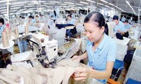 มูลค่าการส่งออกผลิตภัณฑ์สิ่งทอและเสื้อผ้าสำเร็จรูปของเวียดนามใน 6 เดือนแรกของปี 2017 เพิ่มขึ้น