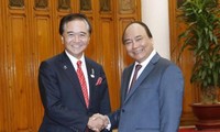 นายกรัฐมนตรีเหงียนซวนฟุ๊กให้การต้อนรับผู้ว่าการจังหวัดคานากาว่าประเทศญี่ปุ่น