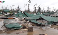 แนวร่วมปิตุภูมิเวียดนามรับเงินบริจาคเพื่อช่วยเหลือผู้ประสบภัยจากพายุทกซูรี