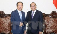 นายกรัฐมนตรีเหงียนซวนฟุ๊กให้การต้อนรับผู้อำนวยการบริษัทซัมซุงของสาธารณรัฐเกาหลี