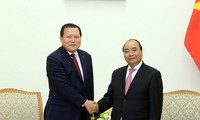 นายกรัฐมนตรีเหงียนซวนฟุ๊กให้การต้อนรับรองประธานกลุ่มบริษัท Lotte ของสาธารณรัฐเกาหลี