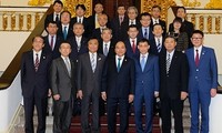 นายกรัฐมนตรีเหงียนซวนฟุ๊กให้การต้อนรับผู้ว่าราชการจังหวัดฟูกูโอกะของญี่ปุ่น