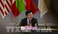 รองนายกรัฐมนตรีและรัฐมนตรีต่างประเทศเวียดนามพบปะทวิภาคีกับรัฐมนตรีต่างประเทศจีนและอียู