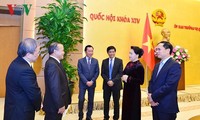 ประธานสภาแห่งชาติให้การต้อนรับหัวหน้าสำนักงานตัวแทนของเวียดนามในต่างประเทศ