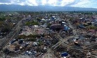 จำนวนผู้เสียชีวิตจากเหตุแผ่นดินไหวและคลื่นสึนามิอินโดนีเซียเพิ่มขึ้นอย่างต่อเนื่อง