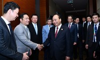 นายกรัฐมนตรีเวียดนามพบปะกับสถานประกอบการจีน