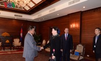 ประธานสภาแห่งชาติเหงียนถิกิมเงินพบปะหารือกับประธานรัฐสภากัมพูชา