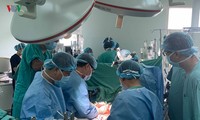 โรงพยาบาลส่วนกลางเว้ประสบความสำเร็จในการปลูกถ่ายหัวใจและตับจากผู้บริจาคอวัยวะในกรุงฮานอย