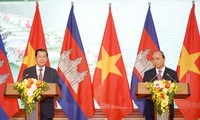 นายกรัฐมนตรีเวียดนามและนายกรัฐมนตรีกัมพูชาแถลงข่าวร่วมกันหลังการเจรจา