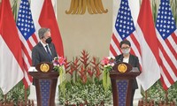 สหรัฐและอินโดนีเซียกระชับความร่วมมือและให้คำมั่นต่อเสรีภาพในการเดินเรือในทะเลตะวันออก