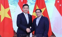 นายกรัฐมนตรี ฝ่ามมิงชิ้ง ให้การต้อนรับประธานรัฐสภาสิงคโปร์ Tan Chuan Jin