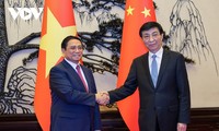 นายกรัฐมนตรี ฝ่ามมิงชิ้ง พบปะกับประธานแนวร่วมปิตุภูมิจีน