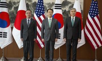 ทูตพิเศษด้านนิวเคลียร์สาธารณรัฐเกาหลี สหรัฐ และญี่ปุ่น ประชุม ณ กรุงโตเกียวเพื่อหารือเกี่ยวกับปัญหาสาธารณรัฐประชาธิปไตยประชาชนเกาหลี