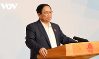 นายกรัฐมนตรี ฝ่ามมิงชิ้ง เป็นประธานในการประชุมทางไกลทั่วประเทศเกี่ยวกับการพัฒนาการท่องเที่ยวอย่างรวดเร็วและยั่งยืน