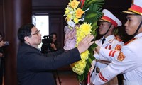 นายกรัฐมนตรี ฝ่ามมิงชิ้ง เข้าร่วมพิธีเปิดตัวโครงการคมนาคมหลัก 4 โครงการ