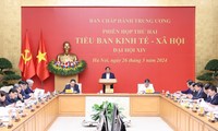 นายกรัฐมนตรี ฝ่ามมิงชิ้ง เป็นประธานในการประชุมอนุคณะกรรมการเศรษฐกิจ – สังคมของการประชุมสมัชชาใหญ่พรรคคอมมิวนิสต์เวียดนามสมัยที่ 14