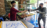 Hanoi to allow takeaways, other shops to reopen in safe districts