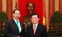 Chủ tịch nước Trương Tấn Sang tiếp Chủ tịch Thượng viện Chi Lê