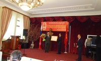Trao Huân chương Hữu nghị của Việt Nam cho Chủ tịch Hội cựu chiến binh Nga