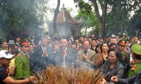 Đại sứ Việt Nam tại Vương quốc Bỉ dâng hương tưởng niệm các Vua Hùng