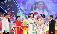 Hình ảnh đêm chung kết Hoa hậu Dân tộc 2013 