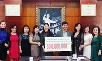 Người Việt Nam tại Cộng Hòa Séc và Liên Bang Nga trao tặng tiền cho đồng bào tỉnh Quảng Bình