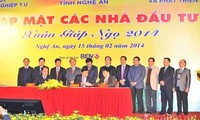 Chủ tịch Quốc hội Nguyễn Sinh Hùng dự hội nghị gặp mặt các nhà đầu tư