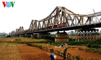 Cầu Long Biên trĩu nặng dấu ấn thời gian 