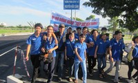 Hơn 5000 tình nguyện viên thành phố Hồ Chí Minh đi bộ gây quỹ học bổng “Tiếp sức đến trường”
