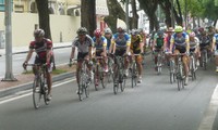 Sôi động Giải đua xe đạp Hà Nội mở rộng lần thứ nhất năm 2014