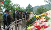 Hàng vạn người viếng mộ  Đại tướng Võ Nguyên Giáp