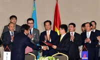 Thủ tướng Chính phủ  Nguyễn Tấn Dũng gặp gỡ doanh nghiệp tại Kazakhstan