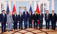 Chủ tịch Quốc hội Nguyễn Sinh Hùng gặp các quan chức cấp cao của quốc hội và chính phủ Hoa Kỳ 
