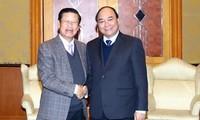 Phó Thủ tướng Nguyễn Xuân Phúc hội đàm với Phó Thủ tướng Lào Somsavat Lengsavath