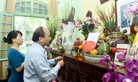 Thủ tướng Nguyễn Xuân Phúc dâng hương tưởng niệm Tổng Bí thư Lê Duẩn 